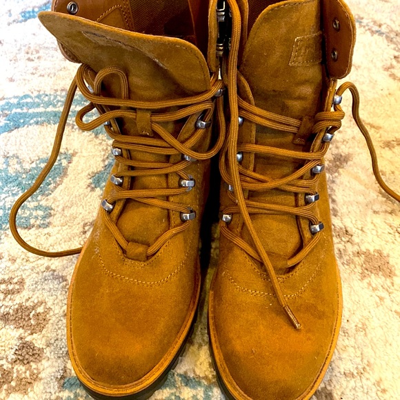 Brown boots - Picture 1 of 4